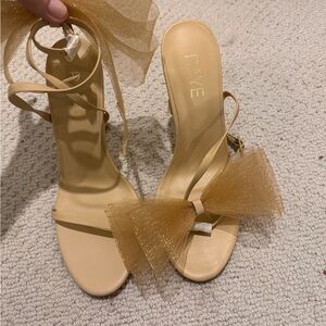 RAYE Beige Heels with Tulle Bow